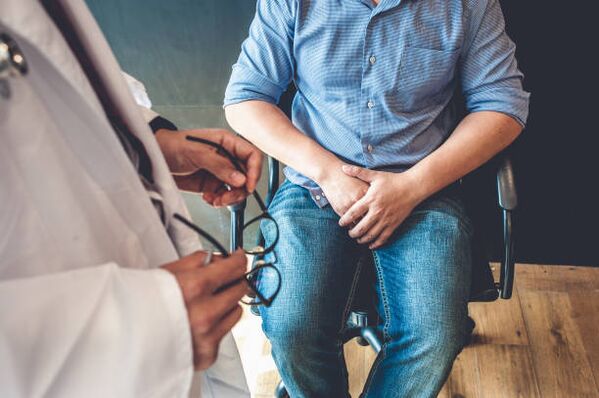 muž s příznaky prostatitidy u lékaře